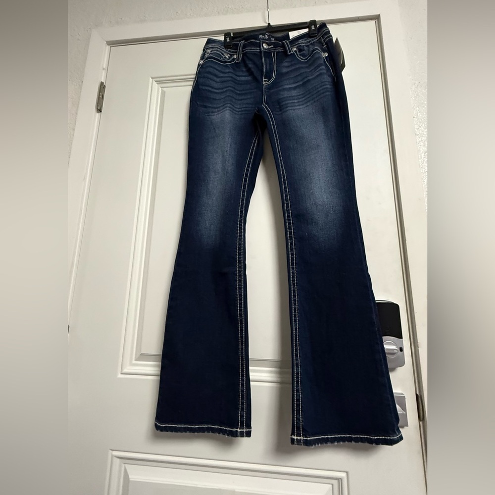 NEW!! NWT Miss Me Mid-Rise Bootcut Jeans 31x34 - Angel Wing Pockets - Picture 7 of 16